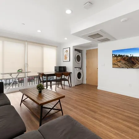 Perfect Location Near Usc, 1Bedroom With Shared Access